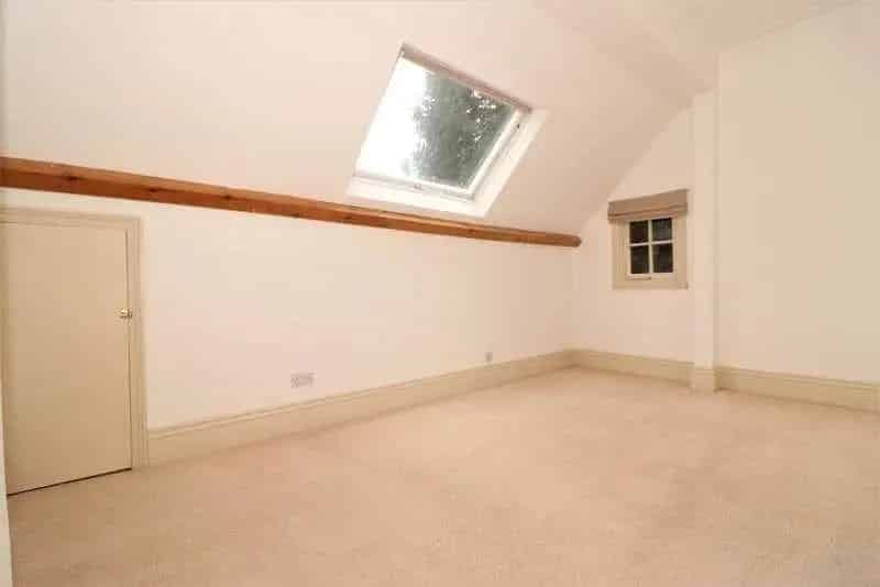 2 Bed Flat for Sale in Tunbridge Wells - Tenanted Investment Opportunity