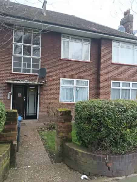 2 Bedroom Flat near Willesden Junction