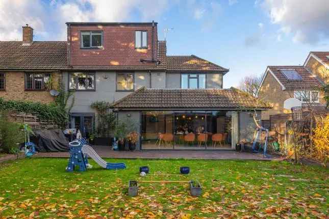 Semi Detached House for Sale in London SW15