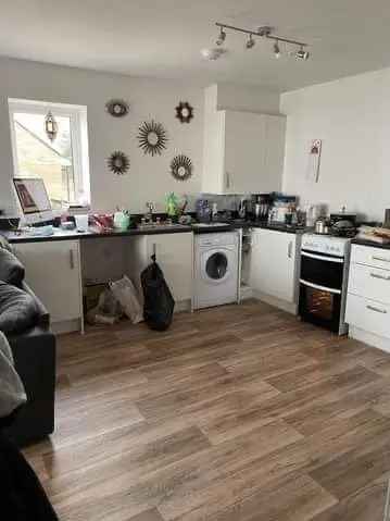 Flat For Rent in Mid Sussex, England