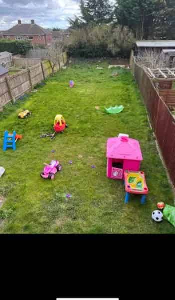 Large 2 Bedroom House with Garden and Utility Space