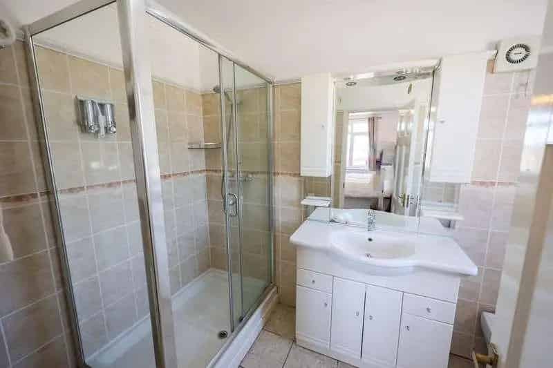 5 Bed House for Sale with Annex Ideal for Multigenerational Living