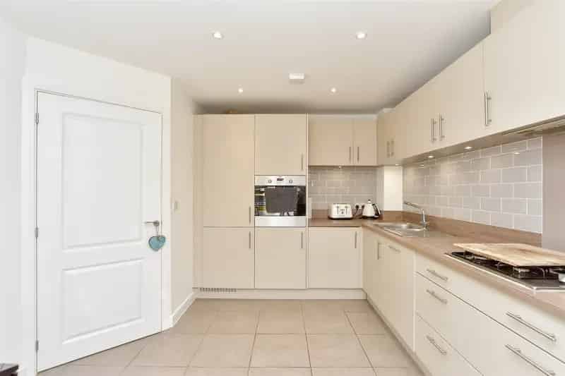 3 Bedroom Semi-Detached House for Sale Wouldham