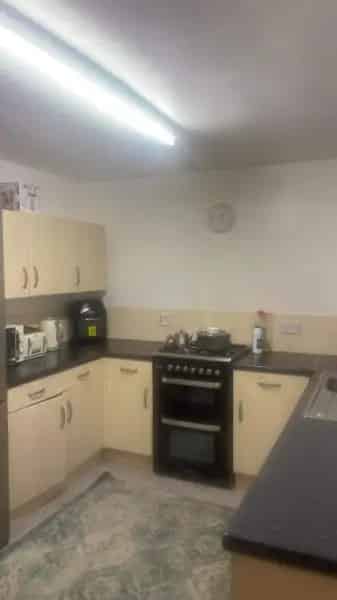 3 Bedroom House with Large Garden in Nice Neighborhood