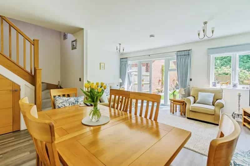 3-Bedroom Detached House with Garage and Garden
