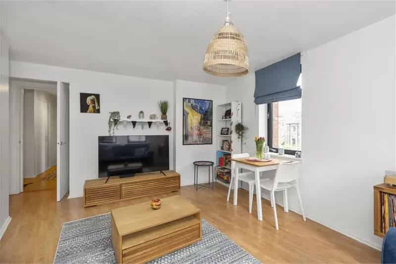 1 Bed Flat Leith Shore - Stylish Converted Warehouse Apartment