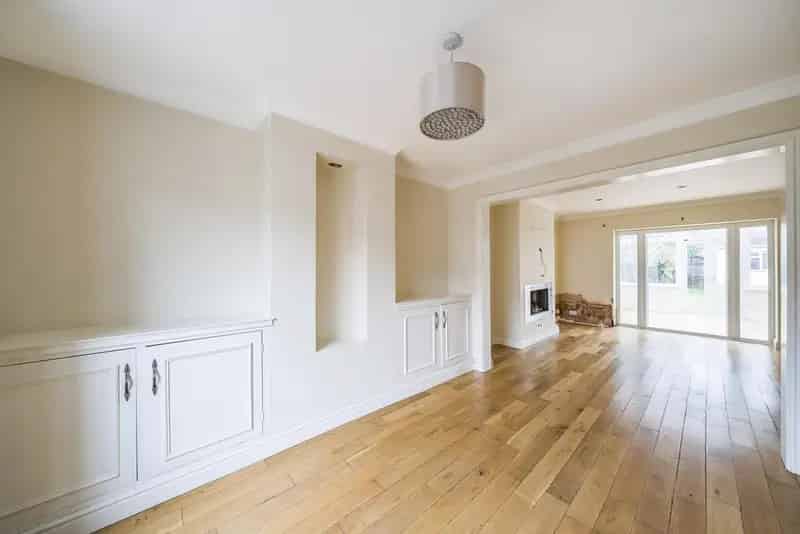 Three Bedroom Semi-Detached House with Garden and Annex