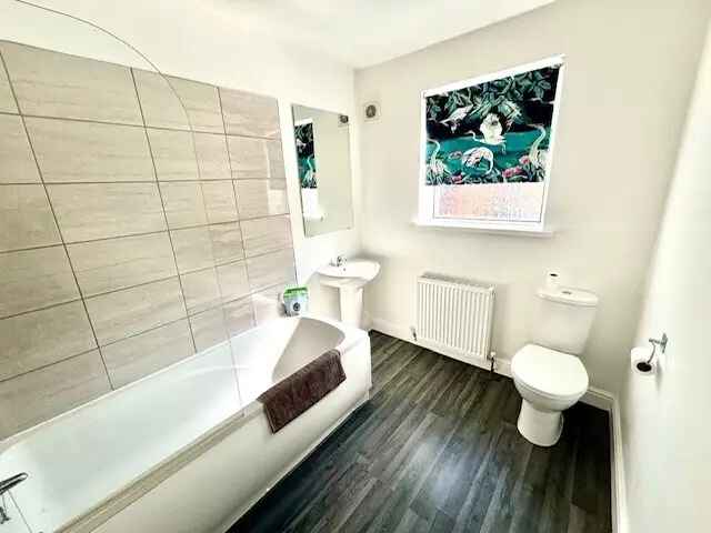 Two Double Bedroom House Near Town Centre