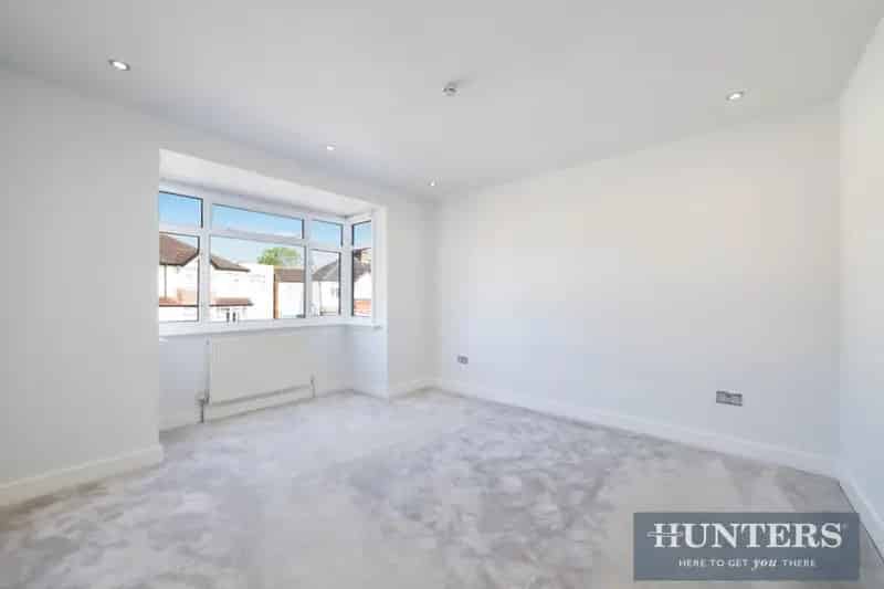 5 Bedroom Semi-Detached House For Sale