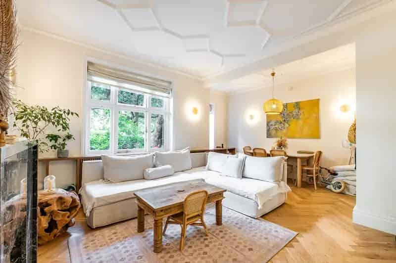 2 Bedroom Flat for Sale in Maida Vale