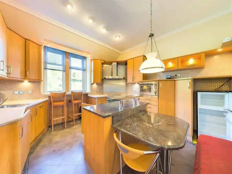 3 Bedroom Mid Terraced Villa Corstorphine Private Parking