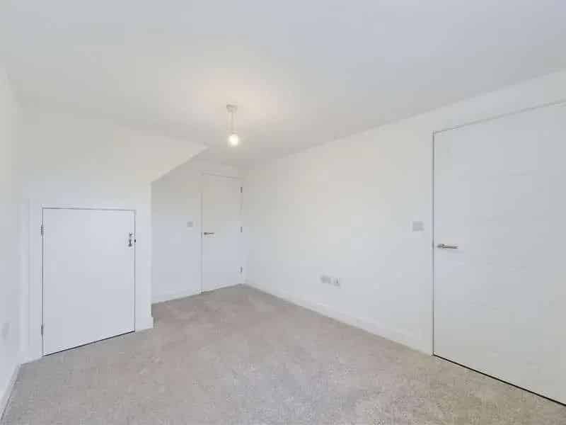 3 Bed Semi-Detached House For Sale