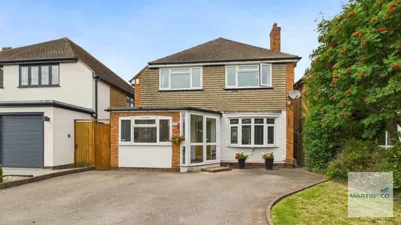 3 Bedroom Detached House for Sale in Sutton Coldfield