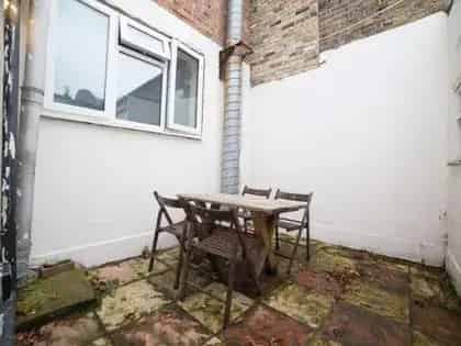 1 Room in 3-Bedroom Bungalow Putney London