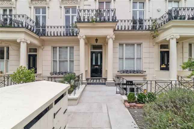 Flat for sale in Clarendon Gardens, London W9