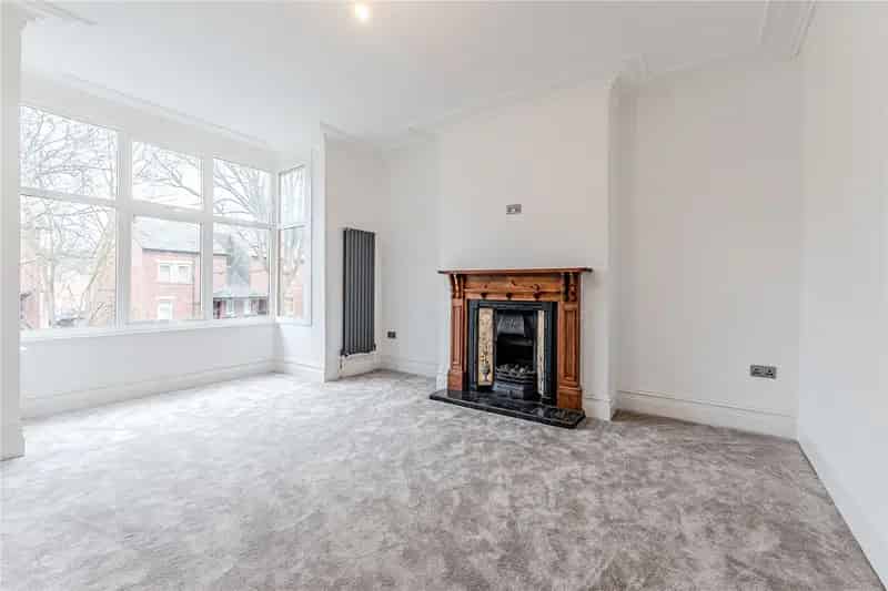 Spacious Semi-Detached Villa with Modern Comforts and Off-Road Parking