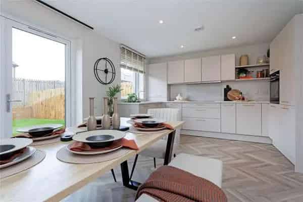 New 4-Bedroom Townhouses in Glasgow with Garages and Gardens