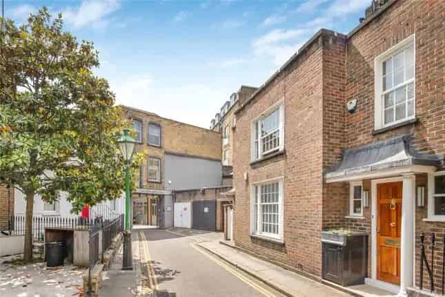 Detached House for Sale in London SW3 - Renovation Project