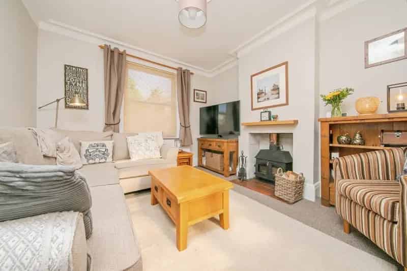 3 Bed 2 Bath House with Study and Large Garden