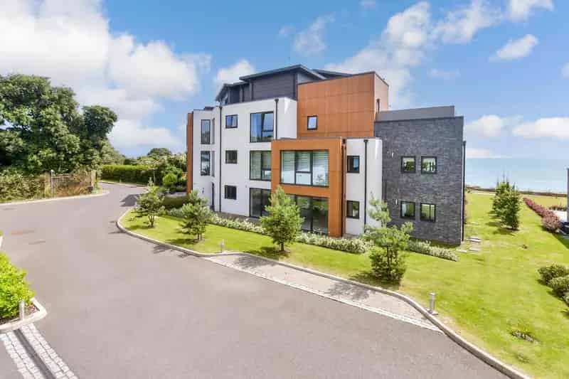 3 Bedroom Luxury Sea View Apartment North Foreland Estate