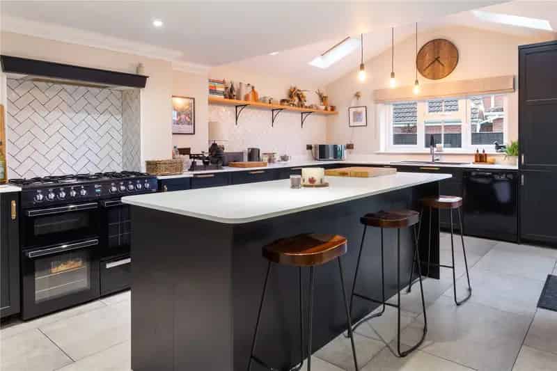 5 Bedroom Detached House for Sale Archer Road Waltham