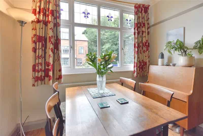 Charming Cottage in Chapel Allerton Near Gledhow Valley Woods