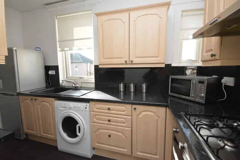 Charming 2-Bedroom Upper Cottage Flat with Private Gardens