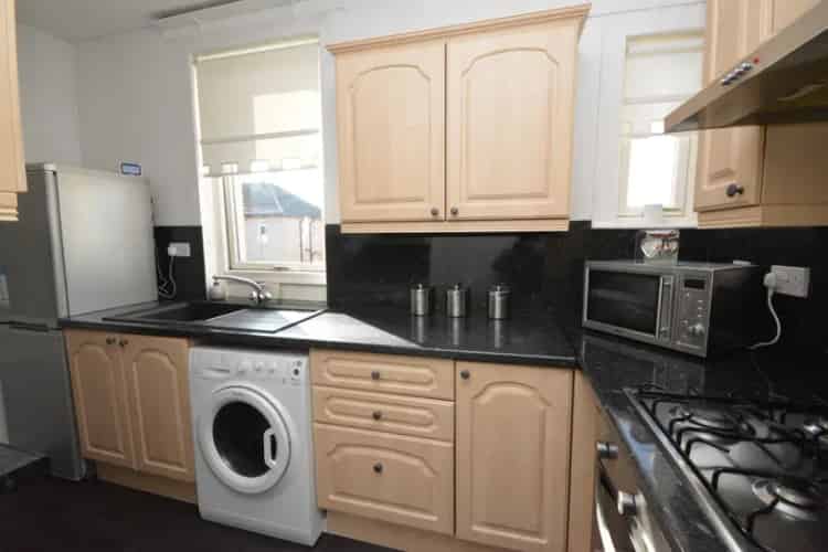 Charming 2-Bedroom Cottage Flat with Private Gardens