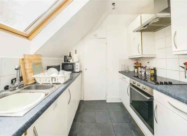 Flat For Sale in Shoot-up Hill, London, England