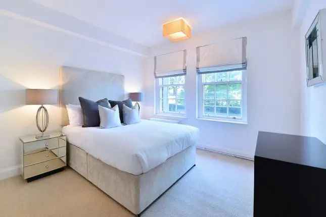 2 Double Bed Flat Chelsea 739 sq ft Newly Decorated