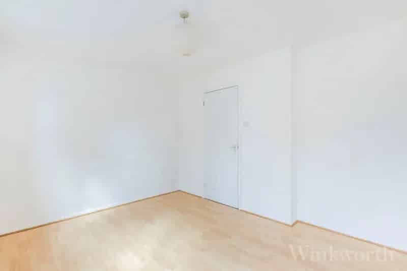 1 Bedroom Flat London Recently Refurbished Available September 2024