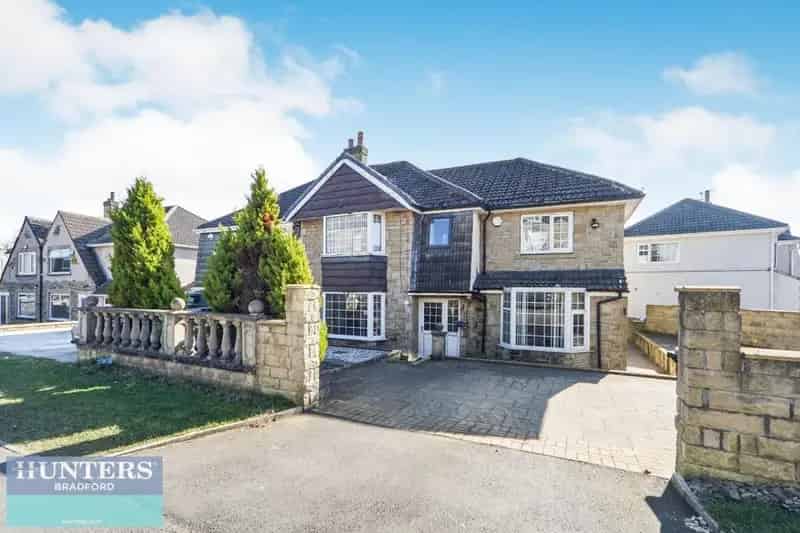 4 Bedroom Semi-Detached House for Sale in Allerton Bradford