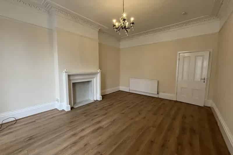 2 Bed Ground Floor Apartment with Private Garden and Parking