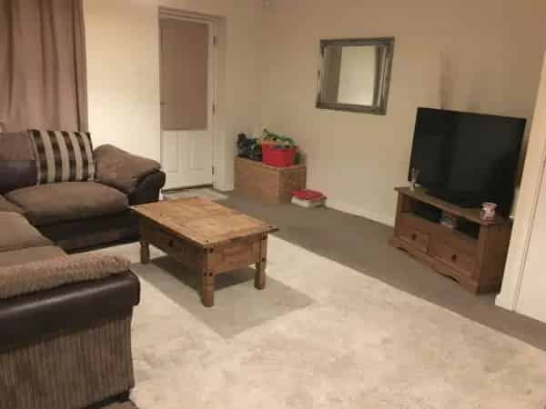 3 Bed Semi Detached House Near Good Schools