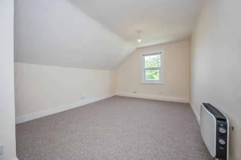 2 Bedroom Flat for Sale in Bedford Poets Area