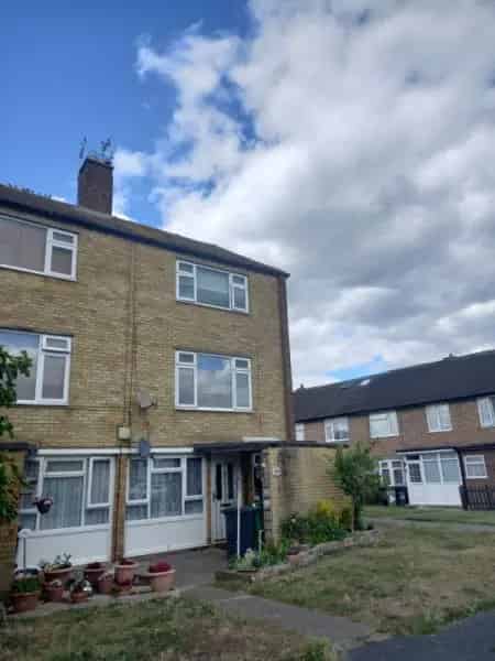 Flat For Rent , Broxbourne, England