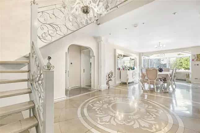 Detached House for Sale in Totteridge Village London