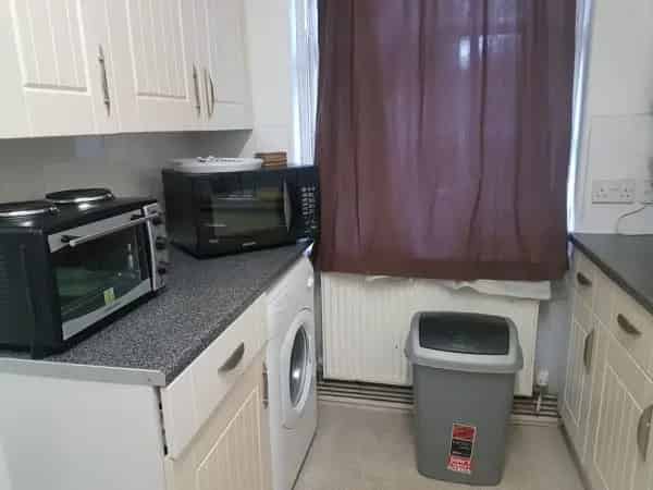 2 Large Double Bedroom Flat Near Transport