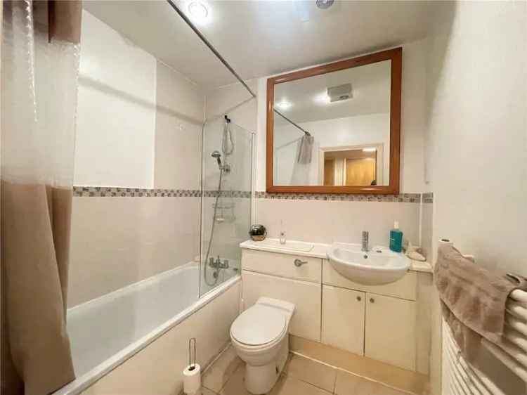 2 Bedroom Flat Apartment in London Tottenham Lane