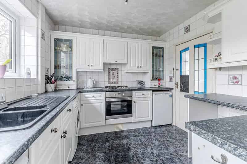 Three Bedroom Semi Detached House LS26 Ample Parking