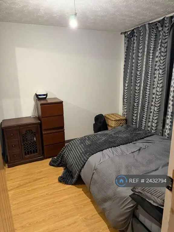 3 Double Bedroom Shared House Newly Refurbished