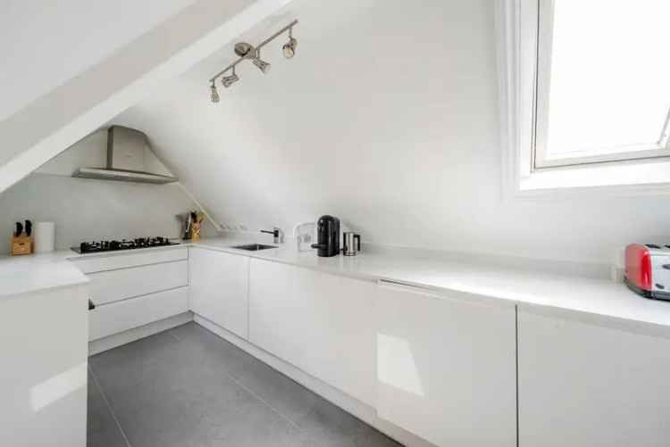 Spacious 2-Bedroom Apartment in Converted Period Building