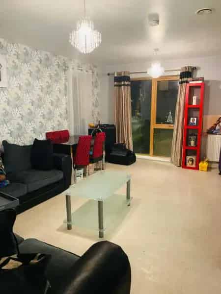New Build Apartment with Large Rooms and Balcony