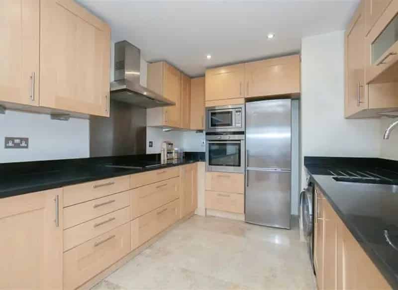 1-Bedroom Warehouse Conversion Apartment City Views Parking
