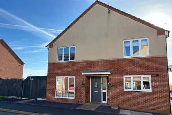Large 3 Bed House Hampton Evesham Spacious Rooms Garden Parking