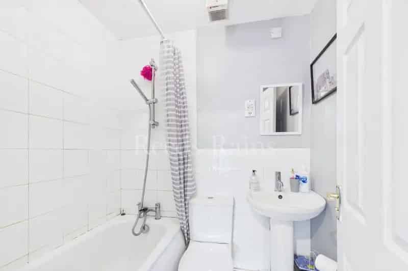 1 bedroom  Flat for sale, Dartford, Kent, DA1