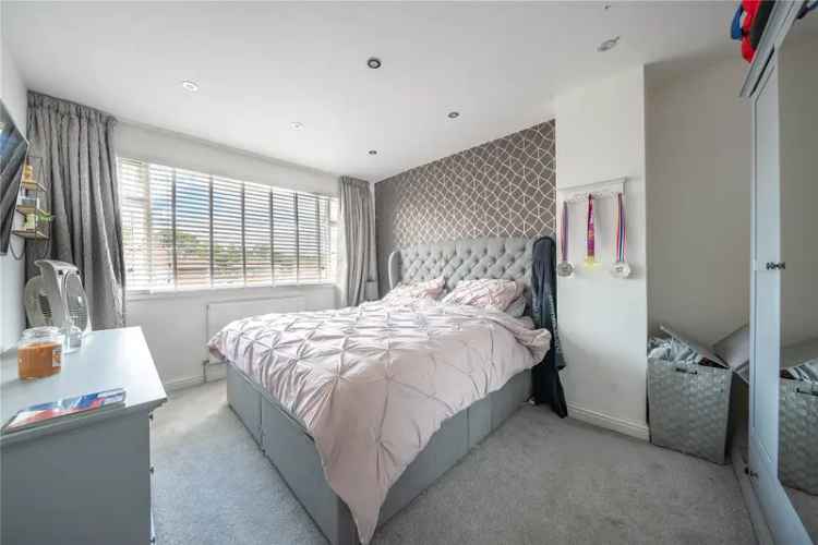 House For Sale in Leeds, England