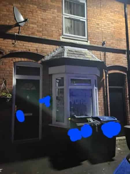 2 Bedroom House with 2 Back Garden