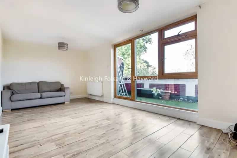 3 Bedroom Maisonette Near Lee Train Station - Zero Deposit Available