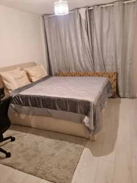 One Bedroom Maisonette with Private Parking and Central Heating